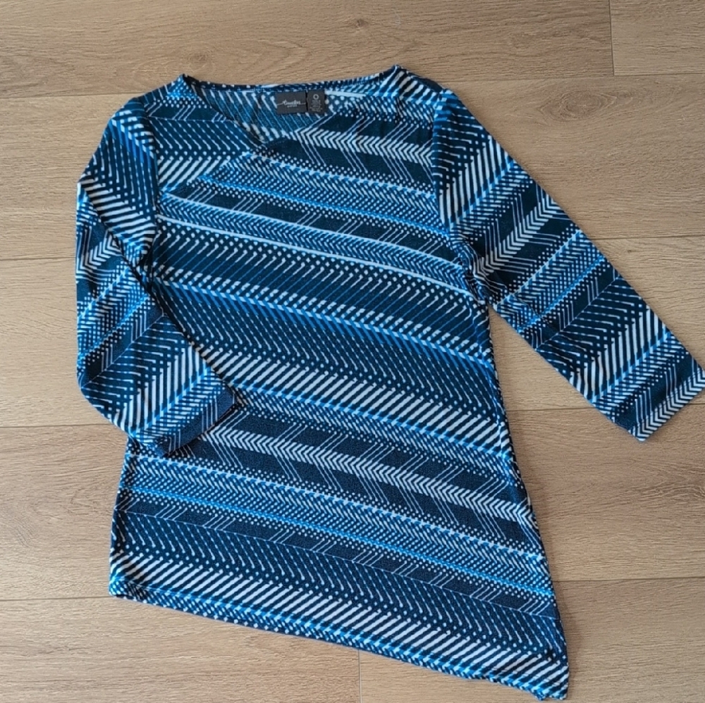 Chico's Travelers Blue Asymmetrical 3/4 Sleeve Top